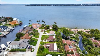 Adorable home ideally located just three lots from the river and - photo 17