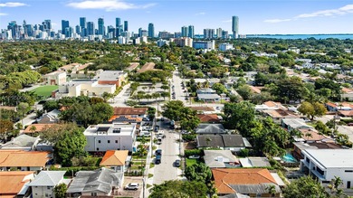 Ideal for Investors or extended family. Discover this well - photo 2