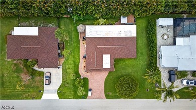 Adorable home ideally located just three lots from the river and - photo 32