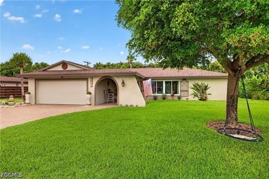 Adorable home ideally located just three lots from the river and - photo 33