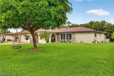 Adorable home ideally located just three lots from the river and - photo 34