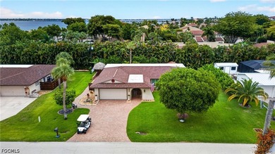 Adorable home ideally located just three lots from the river and - photo 36