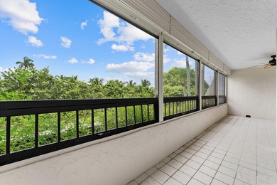 Welcome to this spacious beautifully updated two-bedroom - photo 2