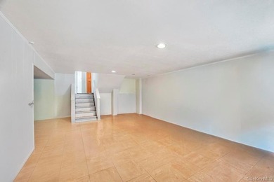 Classic 4BR/2BA Colonial in prime Baldwin Harbor on an oversized - photo 12
