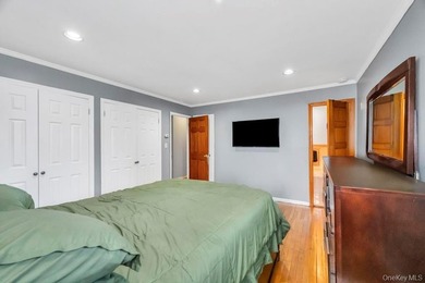 Classic 4BR/2BA Colonial in prime Baldwin Harbor on an oversized - photo 15