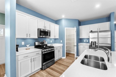 LIKE NEW CONSTRUCTION, 3 SPACIOUS BEDROOMS & A FLEX ROOM - photo 16