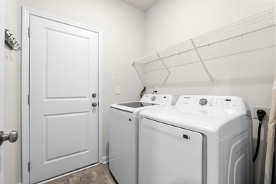 LIKE NEW CONSTRUCTION, 3 SPACIOUS BEDROOMS & A FLEX ROOM - photo 39