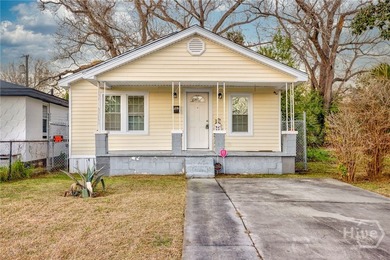 MOTIVATED SELLER! This Charming and well-maintained 3-bedroom - photo 1