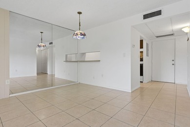 Freshly painted and exceptionally maintained, this bright and - photo 7
