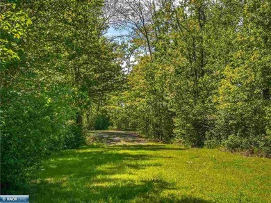 Private 6+ Acre Retreat at Giants Ridge, tucked into the woods - photo 2