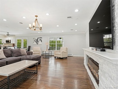 Welcome to the perfect blend of luxury and comfort located in - photo 16