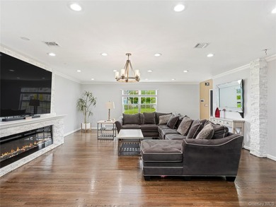 Welcome to the perfect blend of luxury and comfort located in - photo 19