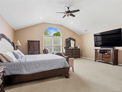 Welcome to the perfect blend of luxury and comfort located in - photo 21