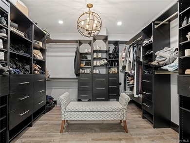 Welcome to the perfect blend of luxury and comfort located in - photo 24