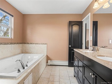 Welcome to the perfect blend of luxury and comfort located in - photo 26