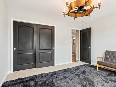Welcome to the perfect blend of luxury and comfort located in - photo 29