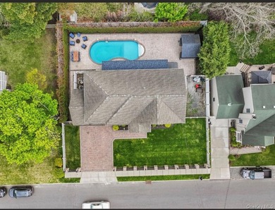 Welcome to the perfect blend of luxury and comfort located in - photo 33