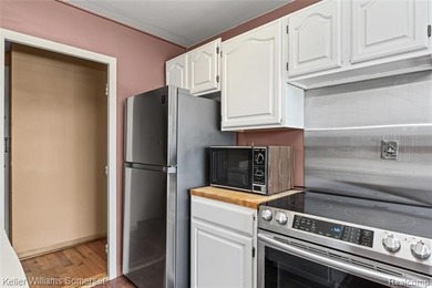 Welcome to this clean and cozy 2-bedroom, 1-bath co-op condo - photo 10