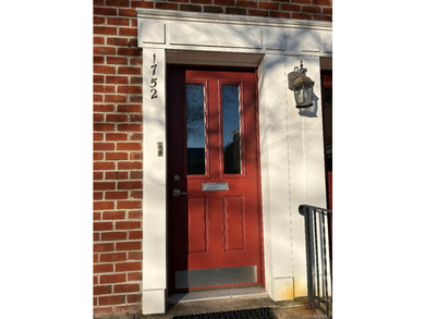 Totally Renovated Clearview One Bedroom Lower Level Unit (Size 3 - photo 1