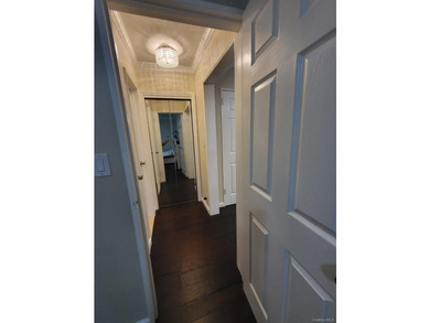 Totally Renovated Clearview One Bedroom Lower Level Unit (Size 3 - photo 9