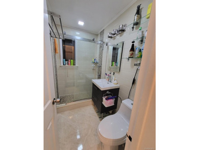 Totally Renovated Clearview One Bedroom Lower Level Unit (Size 3 - photo 10