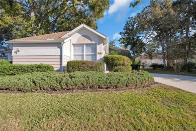 Enter to vaulted ceilings, beautiful bamboo floors in living and - photo 2