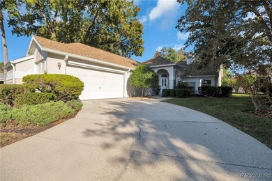 Enter to vaulted ceilings, beautiful bamboo floors in living and - photo 3