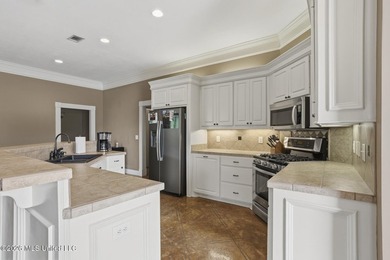 Welcome to this immaculate 3-bedroom, 3-bathroom home in - photo 7