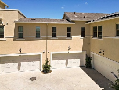 Welcome to 10 Promesa a bright and stunning town home with - photo 4