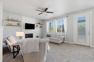 2 STORY UPGRADED IVORY BUILT GEM- Dreamy Great room/kitchen - photo 12
