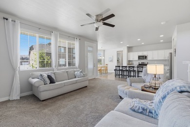 2 STORY UPGRADED IVORY BUILT GEM- Dreamy Great room/kitchen - photo 13