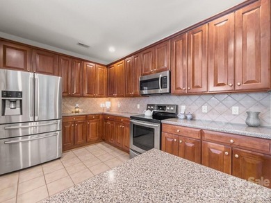 TRANQUIL AND SPACIOUS 2nd Floor END UNIT Condo w ONE CAR GARAGE - photo 14