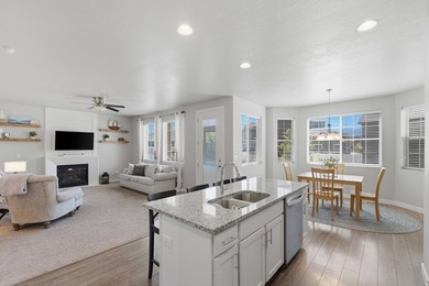 2 STORY UPGRADED IVORY BUILT GEM- Dreamy Great room/kitchen - photo 15
