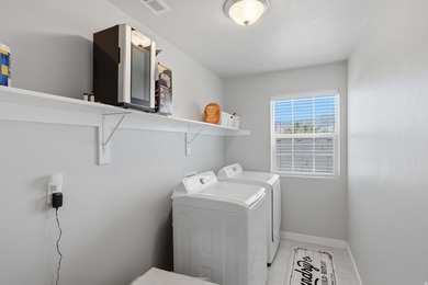 2 STORY UPGRADED IVORY BUILT GEM- Dreamy Great room/kitchen - photo 24