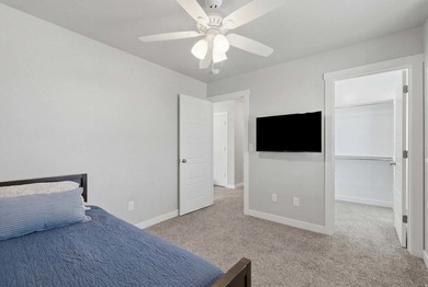 2 STORY UPGRADED IVORY BUILT GEM- Dreamy Great room/kitchen - photo 32