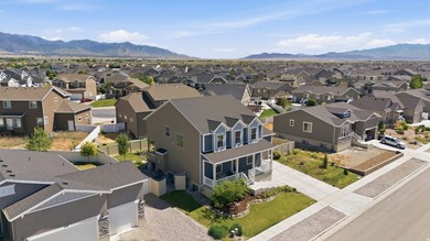 2 STORY UPGRADED IVORY BUILT GEM- Dreamy Great room/kitchen - photo 48
