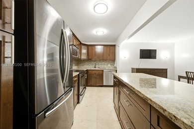 Large corner 3BR/2BA in a gated, secluded Aventura community - photo 3