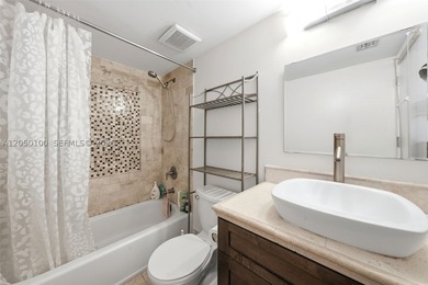 Large corner 3BR/2BA in a gated, secluded Aventura community - photo 8