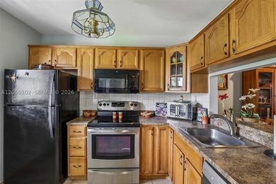 Welcome to this beautifully maintained first-floor 2-bedroom - photo 3