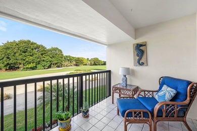 Spacious 3-bedroom, 2-bath condo featuring wood-look tile - photo 5