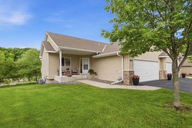 Enjoy easy, maintenance-free living in this beautiful 3 bed, 3 - photo 1
