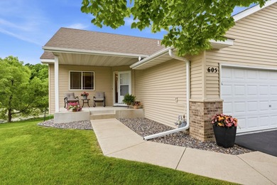 Enjoy easy, maintenance-free living in this beautiful 3 bed, 3 - photo 2