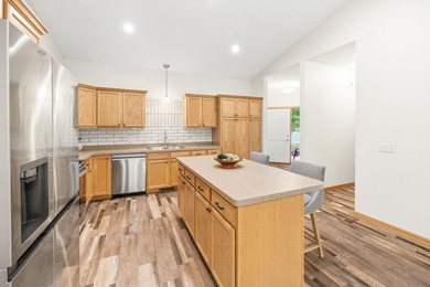 Enjoy easy, maintenance-free living in this beautiful 3 bed, 3 - photo 4