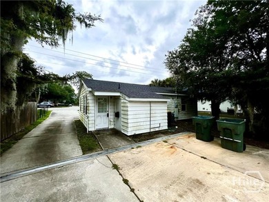 Great office space as well as storage located in the rear of the - photo 2