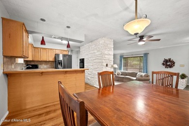 Looking for the perfect location? This 4-bed, 2-bath puts you - photo 16