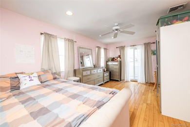 Long Beach Spacious COLONIAL you enter through two story foyer - photo 16