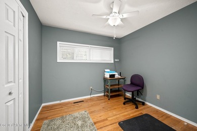 Looking for the perfect location? This 4-bed, 2-bath puts you - photo 20