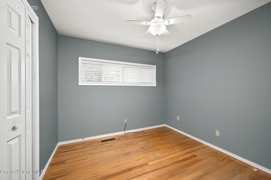 Looking for the perfect location? This 4-bed, 2-bath puts you - photo 21