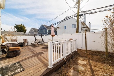Long Beach Spacious COLONIAL you enter through two story foyer - photo 24