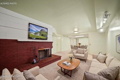 Looking for the perfect location? This 4-bed, 2-bath puts you - photo 30